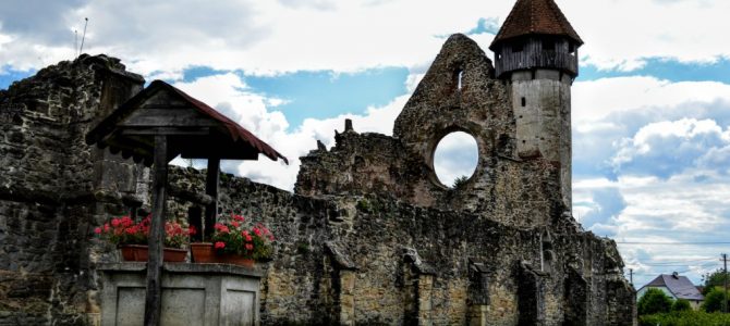 Mănăstirea Cârța – singura ruină cisterciană din România