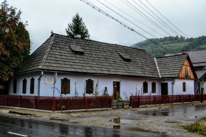 Casa Memorială “George Coșbuc” - Podul acoperit din Coșbuc