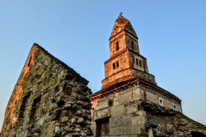 Densuș 2 - Biserica din Densuş - cea mai veche biserică de piatră din România