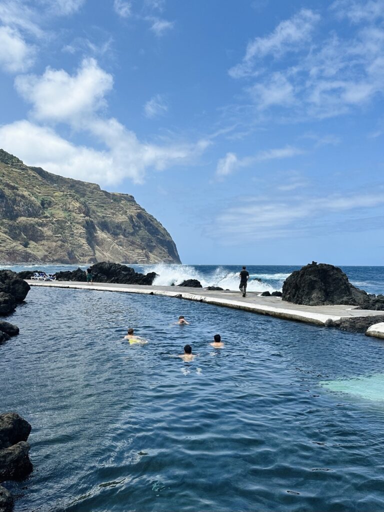 Madeira Porto Moniz 2 768x1024 - Insula Madeira: destinația perfectă pentru iubitorii de natură